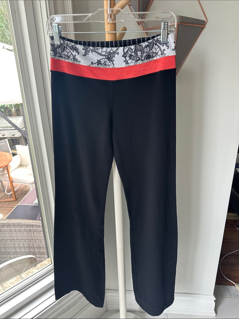 LULULEMON Y2K VINTAGE Black Yoga Pants Red Trim Patterned Waistband Flared Sz 6